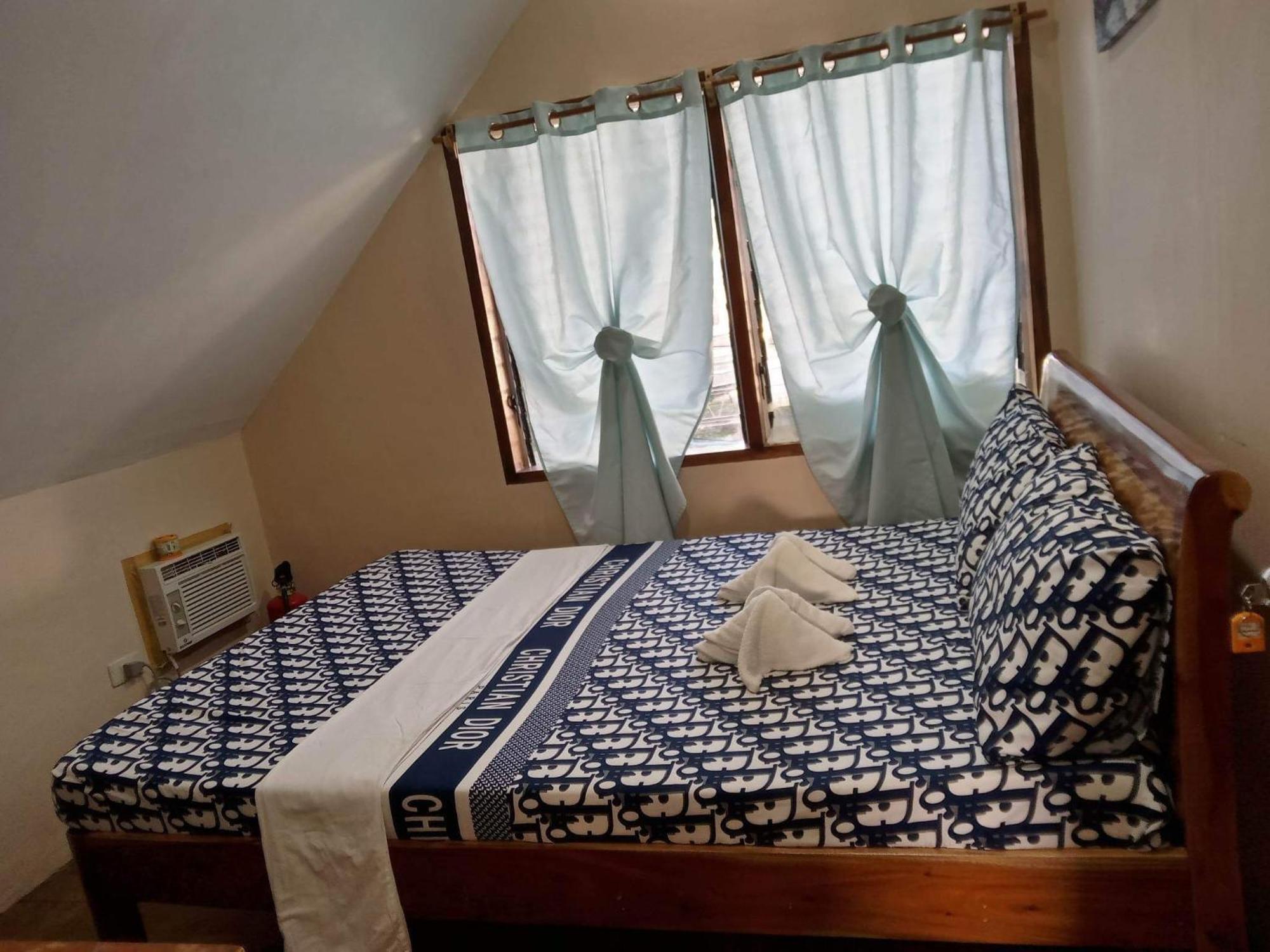 Pescador View - Beachfront & Nearby The Ocean Hostels & Restaurant Moalboal Exteriör bild