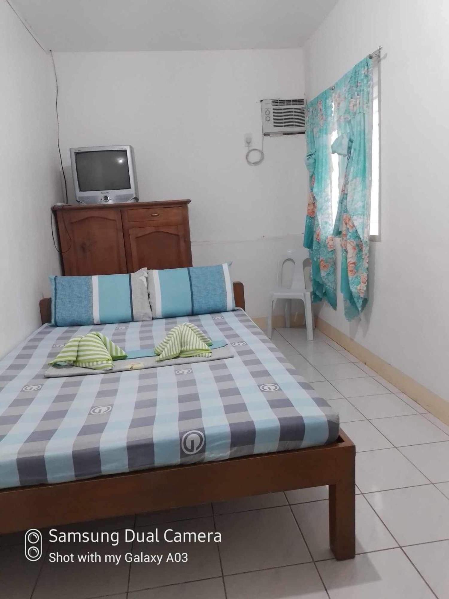 Pescador View - Beachfront & Nearby The Ocean Hostels & Restaurant Moalboal Rum bild