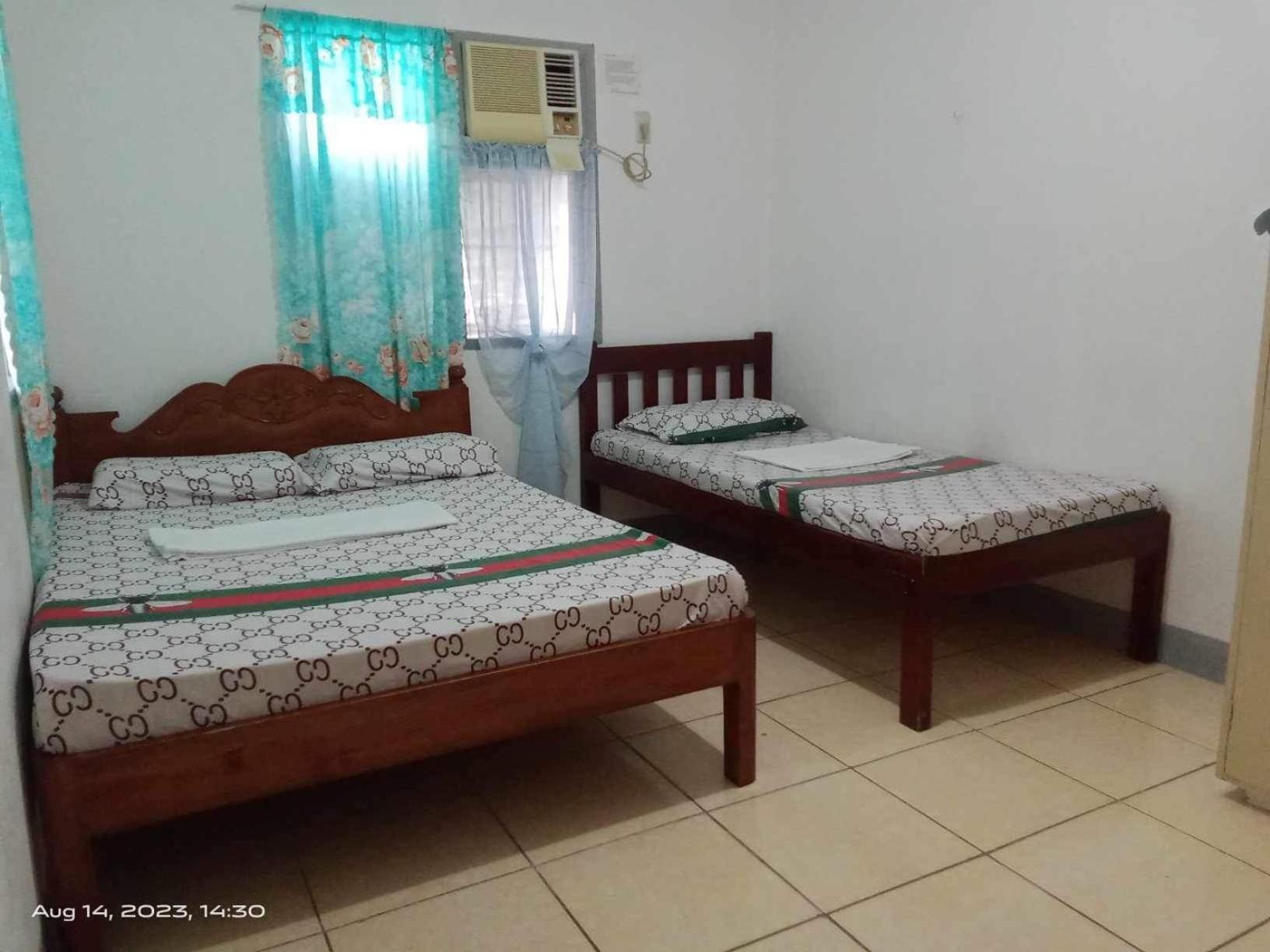 Pescador View - Beachfront & Nearby The Ocean Hostels & Restaurant Moalboal Rum bild