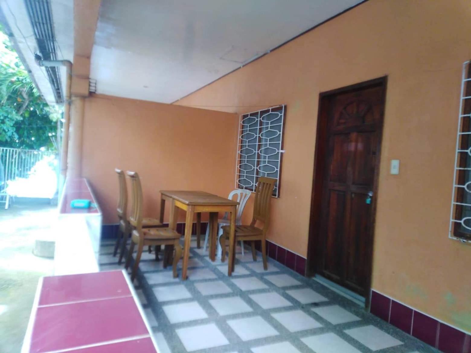 Pescador View - Beachfront & Nearby The Ocean Hostels & Restaurant Moalboal Rum bild