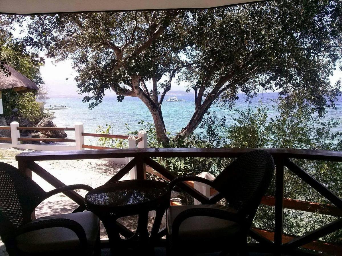Pescador View - Beachfront & Nearby The Ocean Hostels & Restaurant Moalboal Exteriör bild